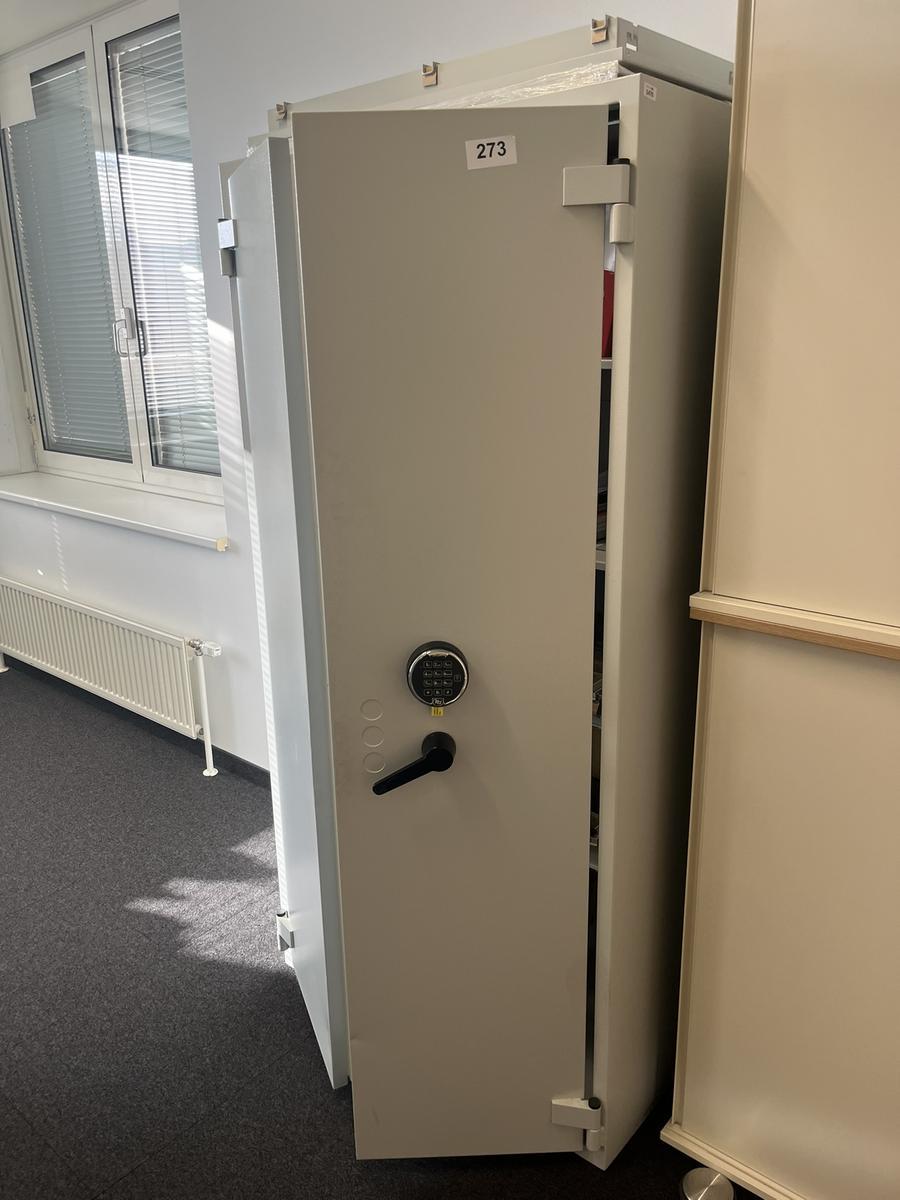WERTHEIM Schrank mit Doppelt&uuml;re ca. 190/55/95 cm Gewicht:ca. 250 kg mit Zahlencode - &Uuml;bergabe auf EURO Palette - Lift vorhanden?d=2026-10-17 11:16:17