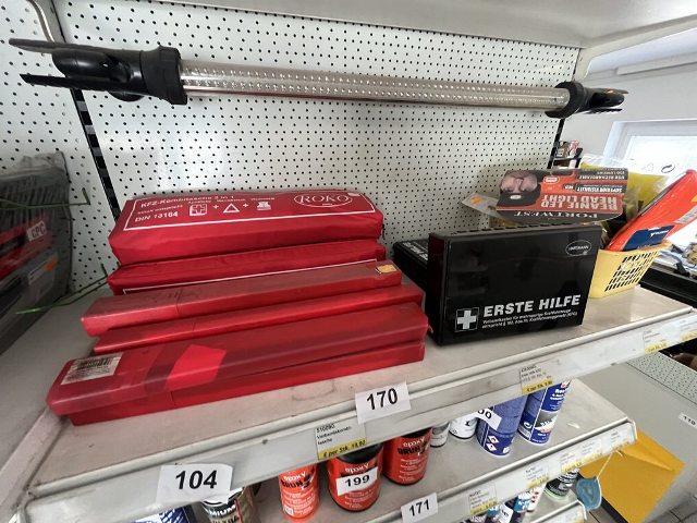 Gro&szlig;posten Pannendreiecke und Schutzwesten (ca. 30 Teile)