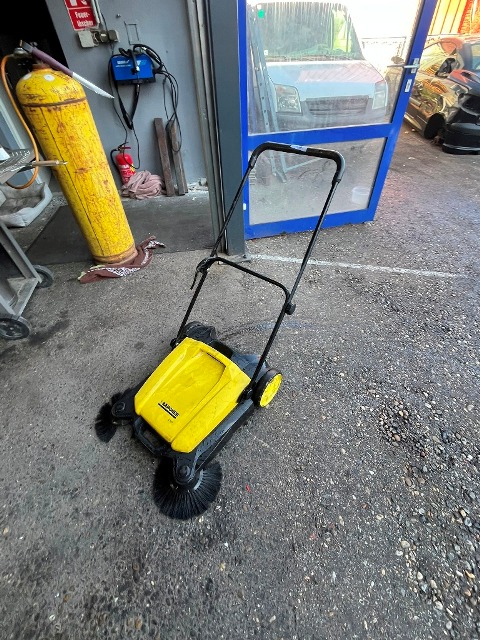 K&auml;rcher Kehrmaschine