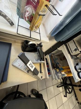1 Posten mit B�rozubeh�r
