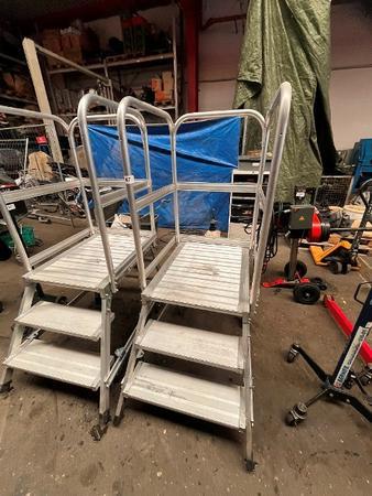Zarges mobile Leiter mit Plateau, ca. 80 x 60 x 70 cm