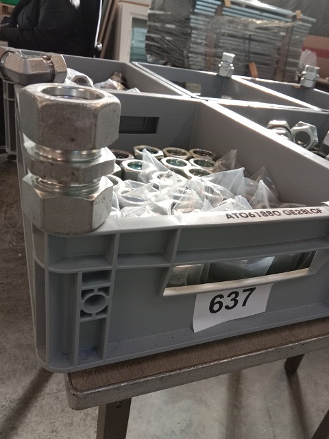 ca. 34 Stk. Verschraubungen?d=2026-10-22 01:05:28