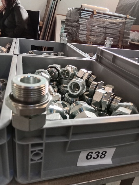 ca. 45 Stk. Verschraubungen