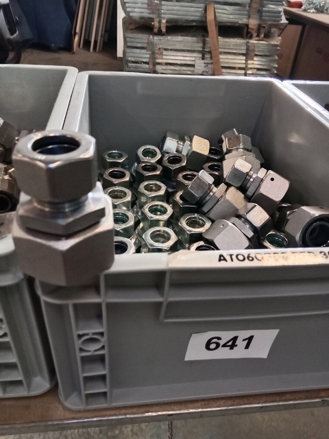 ca. 42 Stk. Verschraubungen