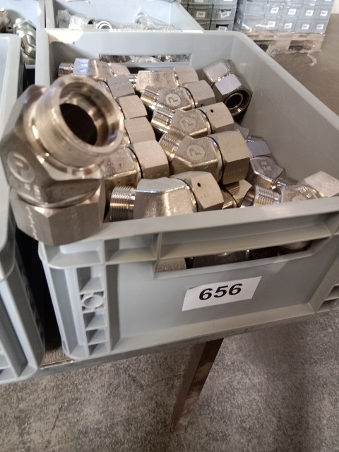 ca. 50 Stk. Verschraubungen?d=2026-10-22 01:46:25