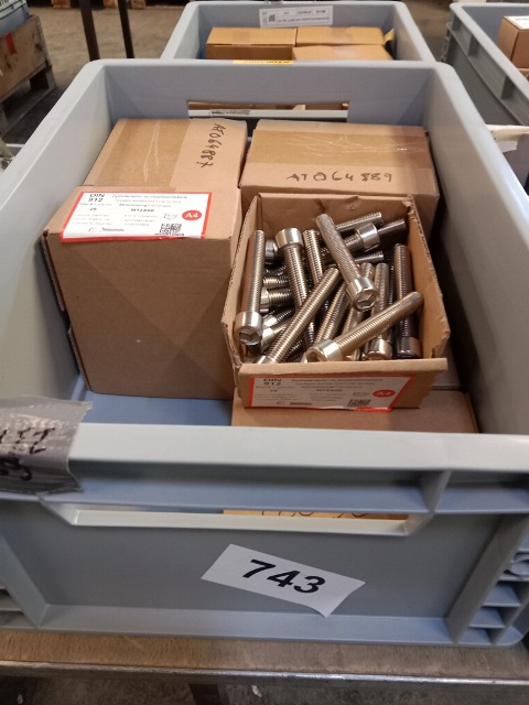 7 Pakete je 25 Stk. M12 x 80 Zylinderschrauben