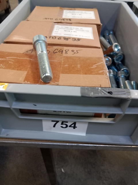ca. 100 Stk. M 16 x 80 Zylinderschrauben?d=2026-10-22 02:26:36