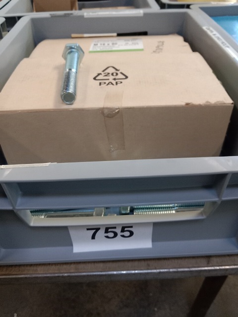 ca. 60 Stk. M 16 x 90 Schrauben
