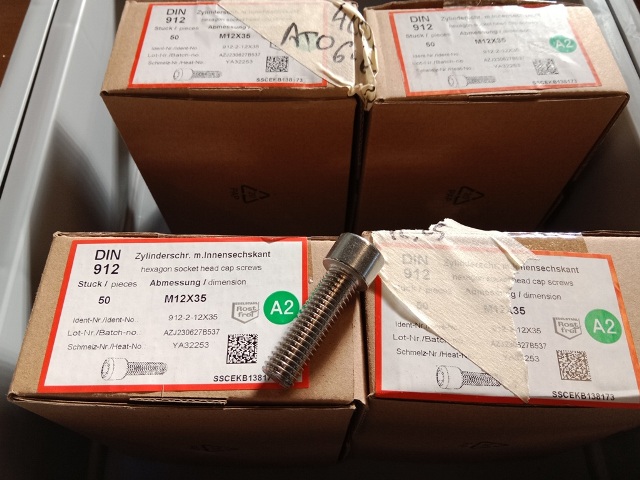 ca. 200 Stk. M12 x 35 Schrauben?d=2026-10-22 01:05:53