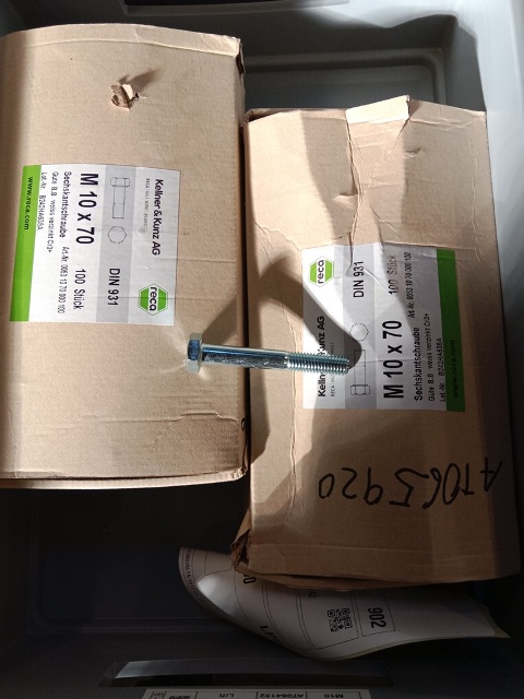 ca. 200 Stk. M10 x 70 Schrauben
