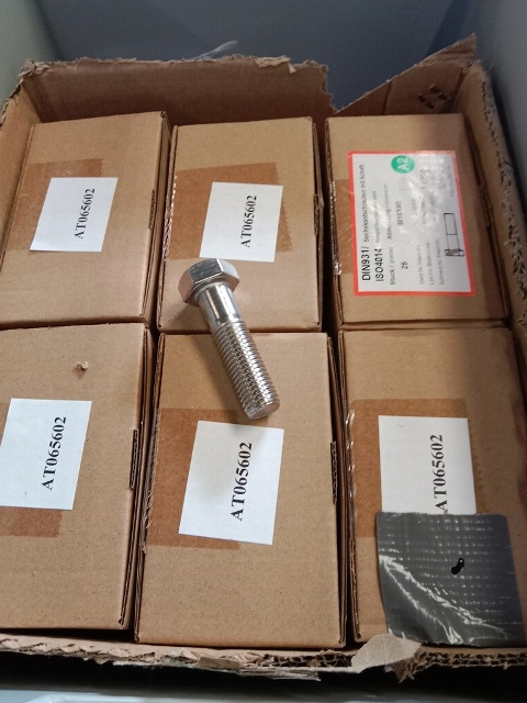 ca. 100 Stk. Schrauben M16 x 60