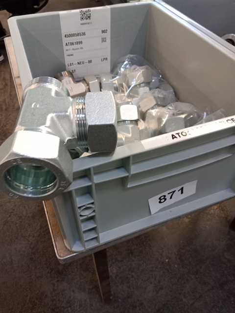 ca. 11 Stk. Verschraubungen?d=2026-10-22 01:05:14