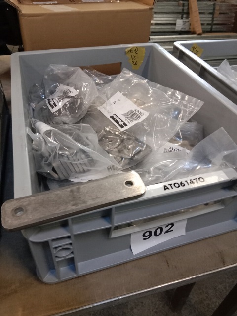ca. 100 Stk. Montageplatten?d=2026-10-22 01:43:32