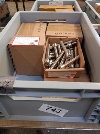 7 Pakete je 25 Stk. M12 x 80 Zylinderschrauben