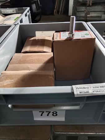 ca. 250 M12 x 40 Schrauben