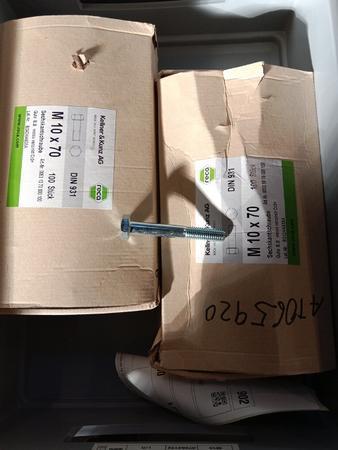 ca. 200 Stk. M10 x 70 Schrauben
