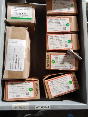ca. 450 Stk. Schrauben verschiedene Dimensionen