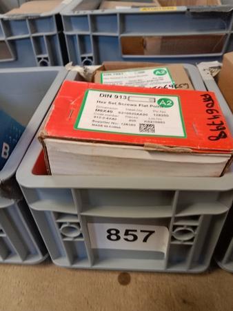 ca. 200 Stk. Gewindestifte M8 und 200 Stk. M8 Schrauben