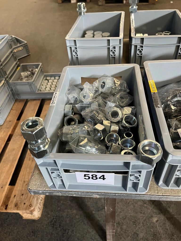 ca. 30 Stk. Verschraubungen?d=2026-10-22 02:28:09