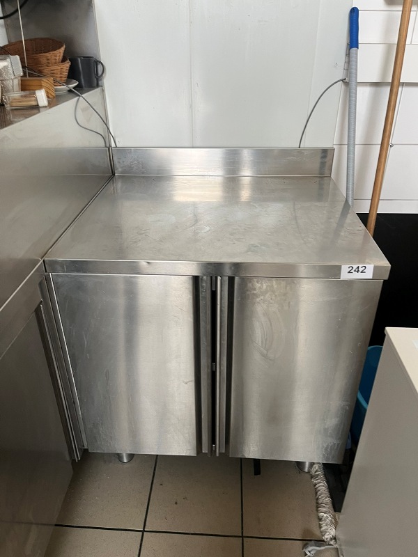 Edelstahl  Arbeitsschrank mit 2 Fachebene und Doppelt&uuml;re ca. 80/69 cm?d=2026-10-24 10:48:30