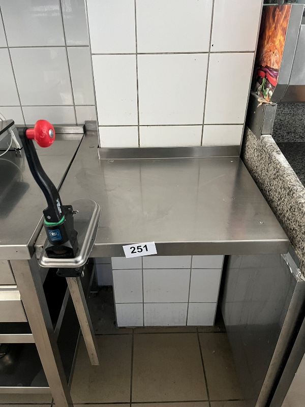 Edelstahlarbeitsplatte ca. 54/43 cm mit Dosen&ouml;ffner?d=2026-10-24 10:39:32