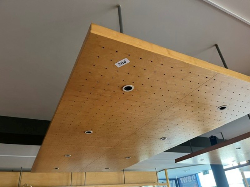 Abgeh&auml;ngtes Deckenpaneel mit Beleuchtung ca. 290/110 cm?d=2026-10-24 10:39:13