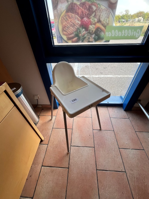 Kindersitz in Kunststoff?d=2026-10-24 10:39:46