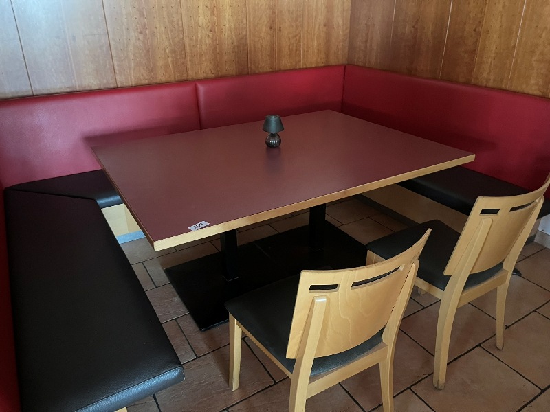 1 Stammtisch ca. 165/120 cm?d=2026-10-24 10:39:11