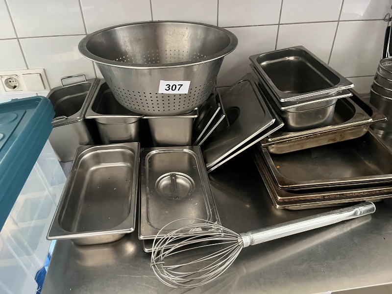 Gro&szlig;posten GN Edelstahlbeh&auml;lter plus Siebsch&uuml;ssel