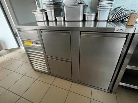 Edelstahl K�hlpult ca. 135/70 cm , 2 K�hlladen , Fl�gelt�re f�r GN Einschub
