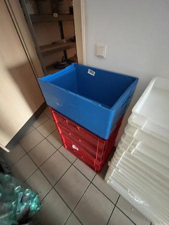 4 St�ck Fleischkisten plus 3 St�ck Stapelboxen in Kunststoff