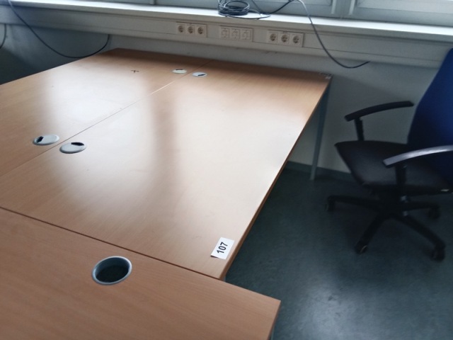 Hali Schreibtisch, ca. 180 x 80 cm?d=2026-10-30 09:33:47