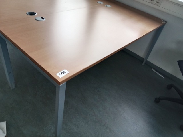 Hali Schreibtisch, ca. 180 x 80 cm?d=2026-10-30 09:33:34