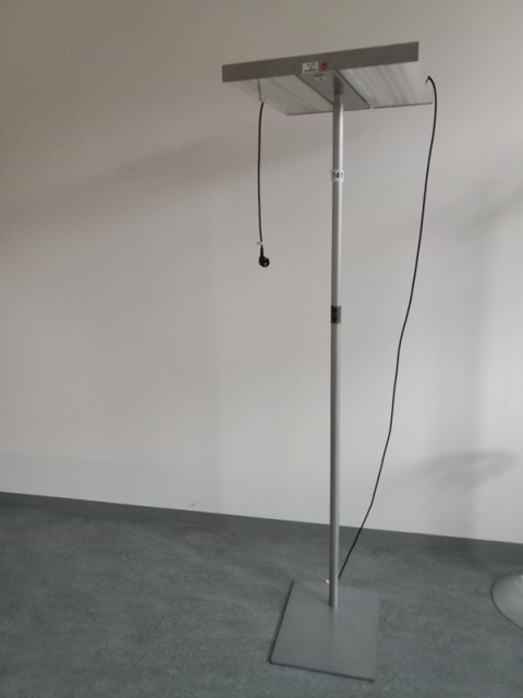 B&uuml;rostehleuchte Waldmann, H&ouml;he 190 cm