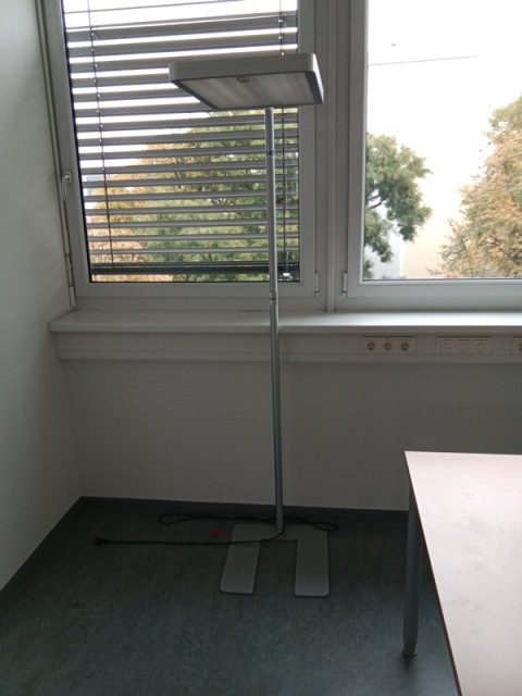 B&uuml;rostehleuchte Waldmann, H&ouml;he 190 cm?d=2026-10-30 09:53:10