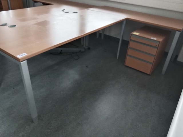 L-f&ouml;rmige Schreibtisch-Kombination 260 x 80-160 cm?d=2026-10-30 09:54:18