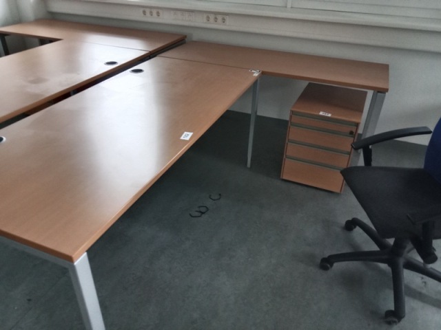 L-f&ouml;rmige Schreibtisch-Kombination 260 x 80-160 cm?d=2026-10-30 09:54:57