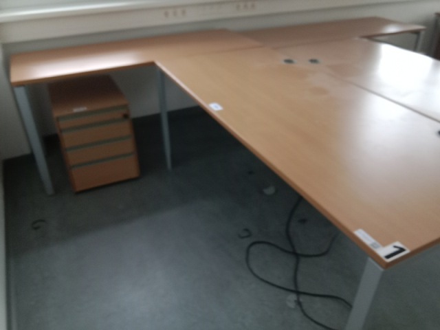 L-f&ouml;rmige Schreibtisch-Kombination 260 x 80-160 cm