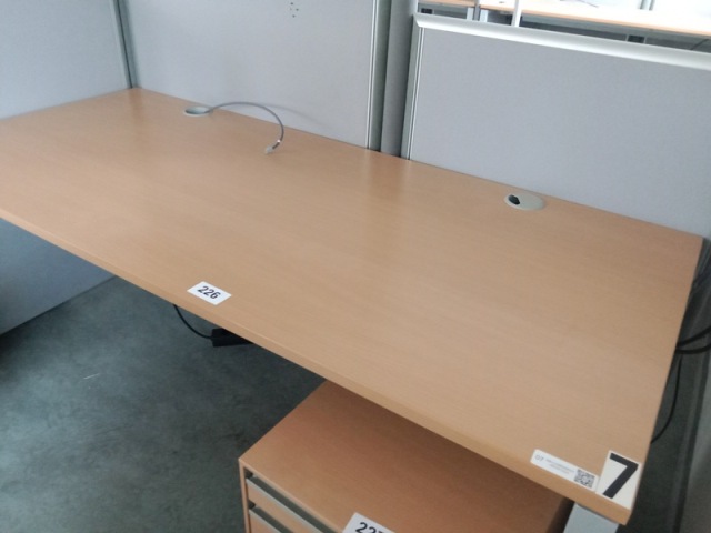 Hali Schreibtisch, ca. 180 x 80 cm?d=2026-10-30 09:40:09