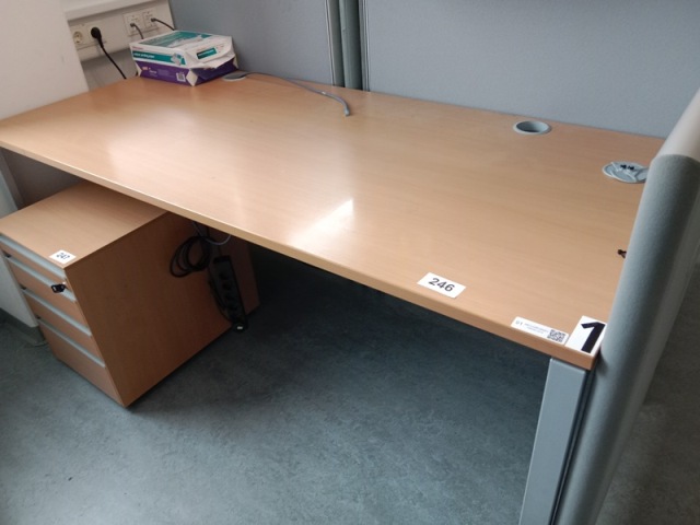 Hali Schreibtisch, ca. 180 x 80 cm?d=2026-10-30 09:40:06