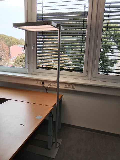 B&uuml;rostehleuchte Waldmann, H&ouml;he 190 cm