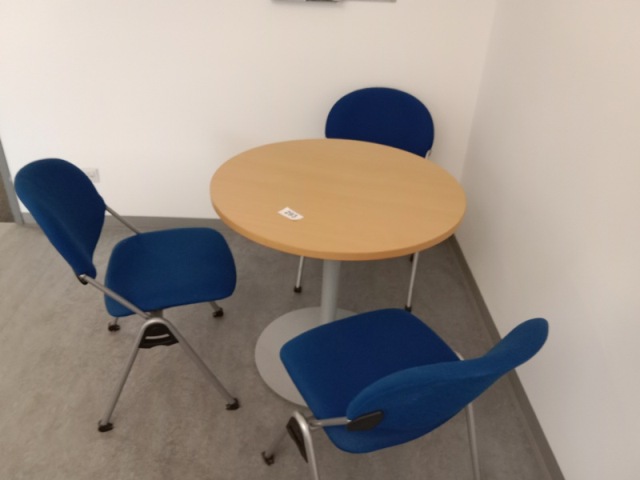 Besuchertisch DM 80 cm mit 3 St&uuml;hlen