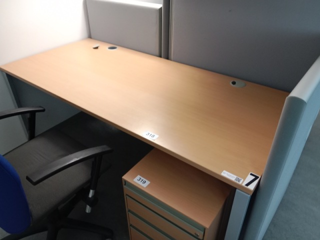 Hali Schreibtisch, ca. 180 x 80 cm?d=2026-10-30 09:40:09