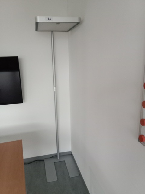 B&uuml;rostehleuchte Waldmann, H&ouml;he 190 cm