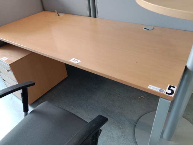 Hali Schreibtisch, ca. 180 x 80 cm?d=2026-10-30 09:40:28