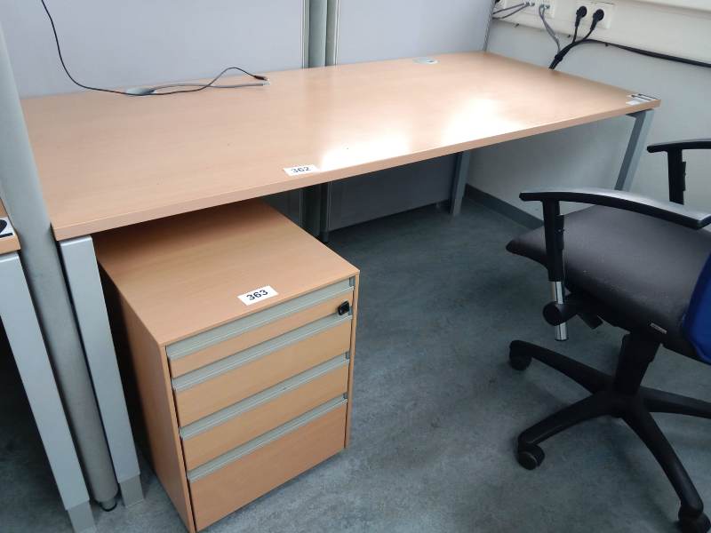 Hali Schreibtisch, ca. 180 x 80 cm?d=2026-10-30 09:40:36
