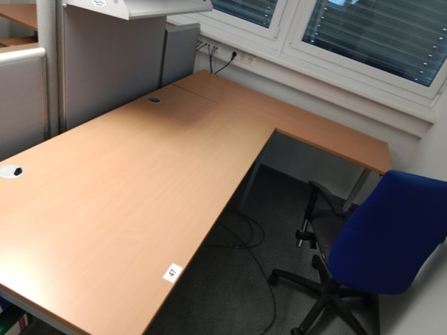 L-f&ouml;rmige Schreibtisch-Kombination 260 x 80-160 cm