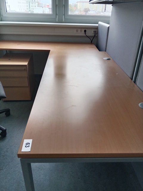 Hali Schreibtisch, ca. 180 x 80 cm?d=2026-10-30 09:33:34
