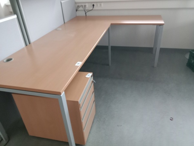 L-f&ouml;rmige Schreibtisch-Kombination 260 x 80-160 cm?d=2026-10-30 09:33:34