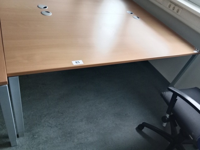 Hali Schreibtisch, ca. 180 x 80 cm?d=2026-10-30 09:33:28